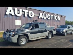 BUY CHEVROLET AVALANCHE 2002 2500 5DR CREW CAB 130
